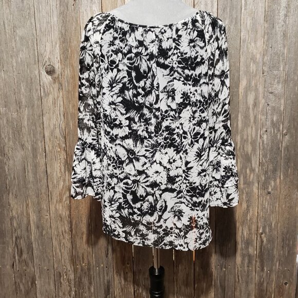 Apt 9 Top Blouse L Black White Floral Bell 3/4 Sleeve Keyhole Pullover Flowy - Picture 5 of 7